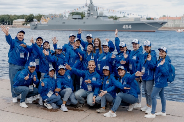 Волонтеры Победы сопроводят Главный военно-морской парад в Санкт-Петербурге